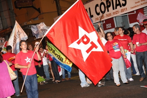 Em Franca, petistas comemoraram a vitória de Dilma Rousseff na noite deste domingo